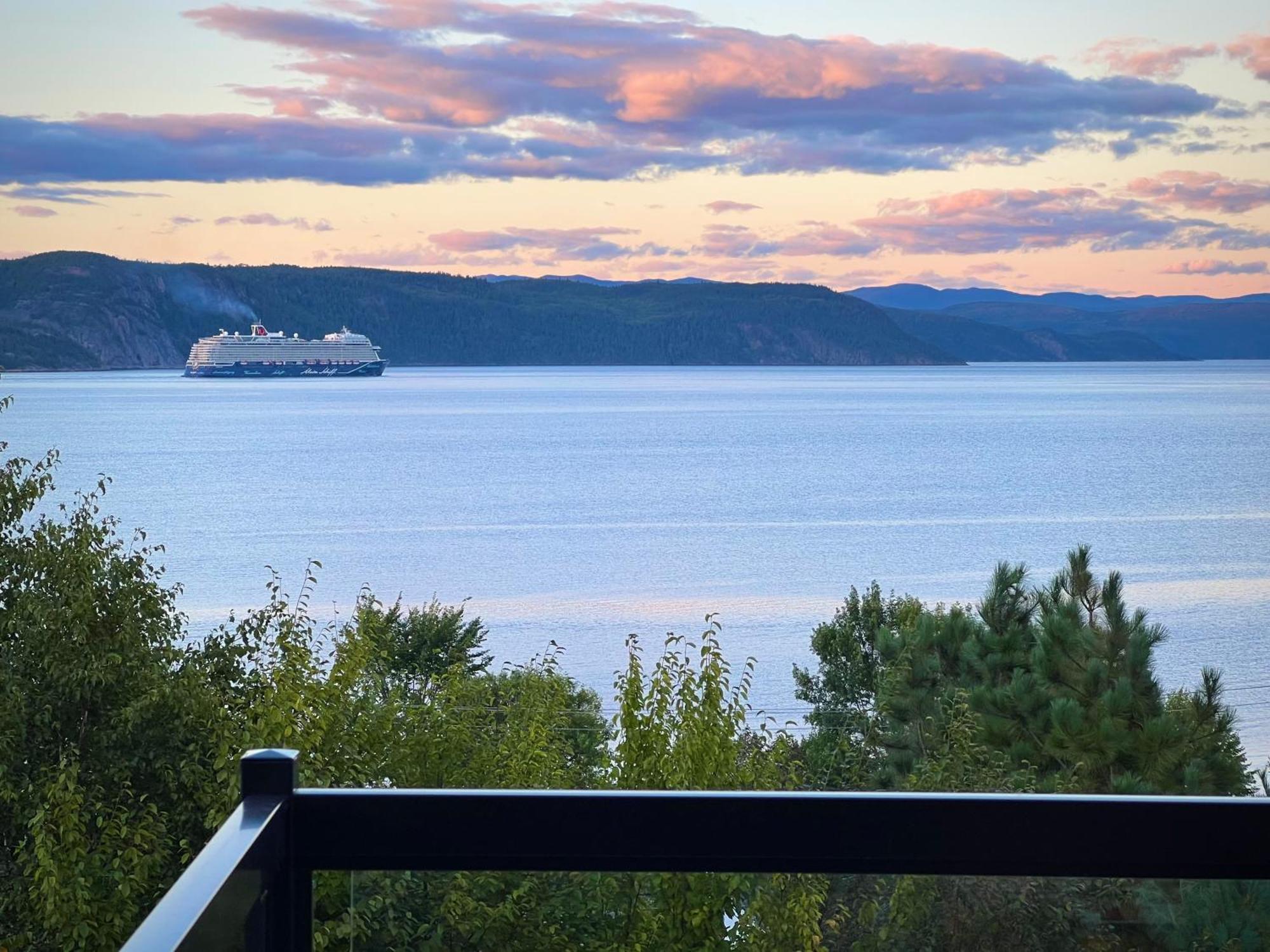 Magical Loft : Breathtaking View & Cozy Fireplace Chicoutimi Extérieur photo