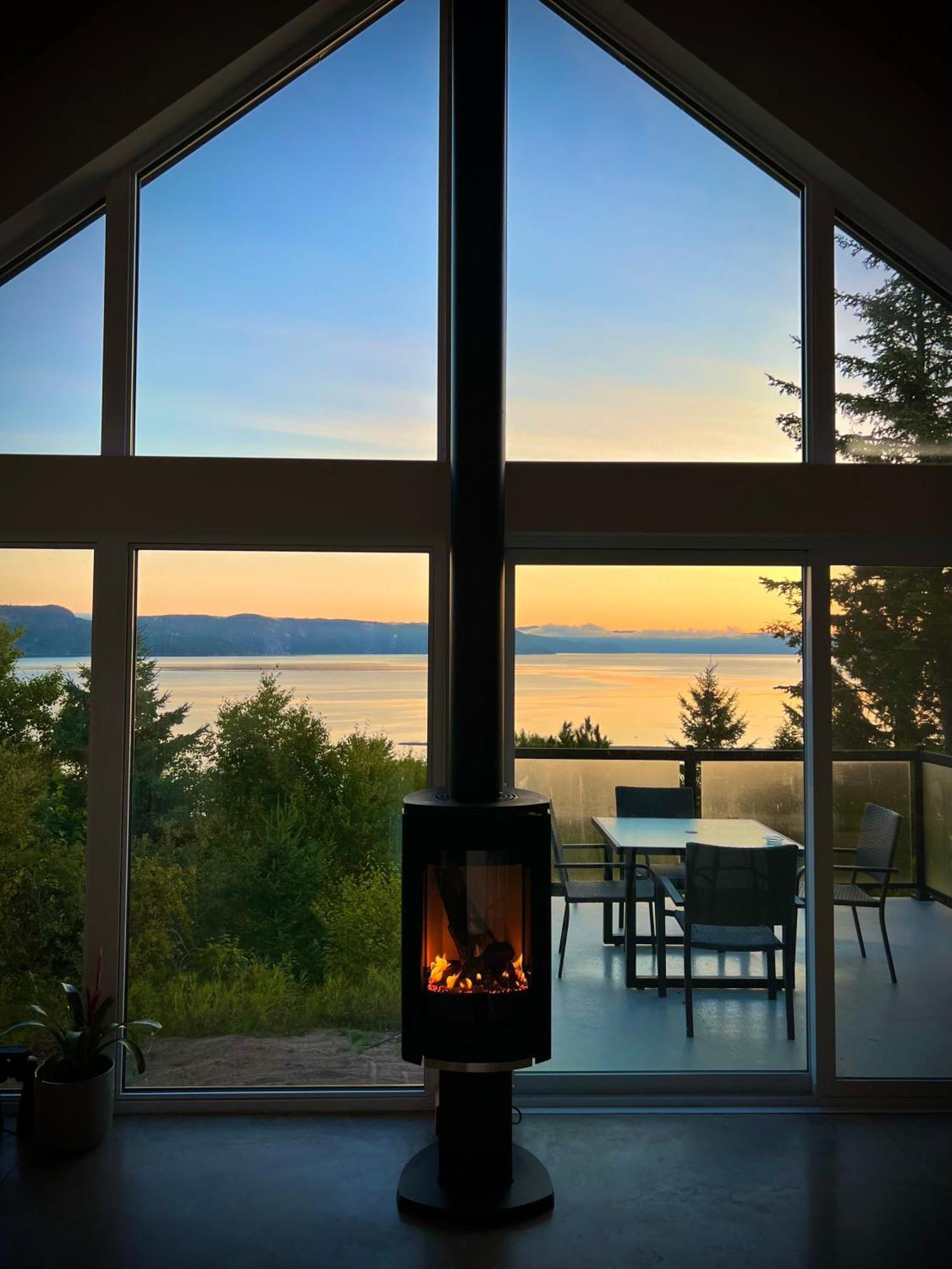 Magical Loft : Breathtaking View & Cozy Fireplace Chicoutimi Extérieur photo